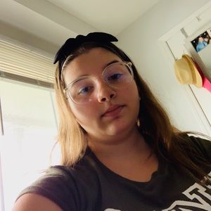 Meet your Posher, Fara